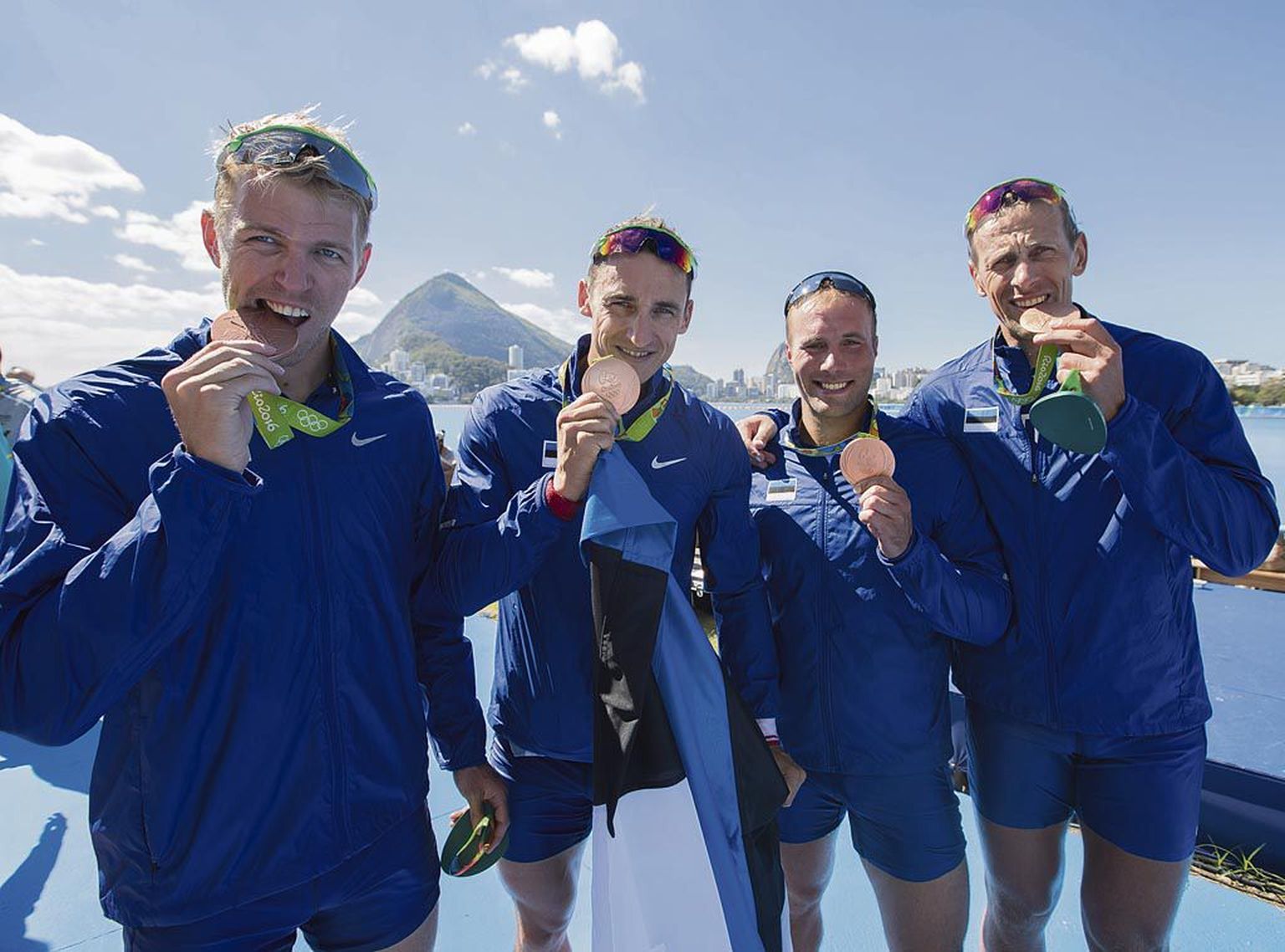 Pildil Rio olümpia pronksimehed: Kaspar Taimsoo (vasakult), Allar Raja, Andrei Jämsä ja Tõnu Endrekson.