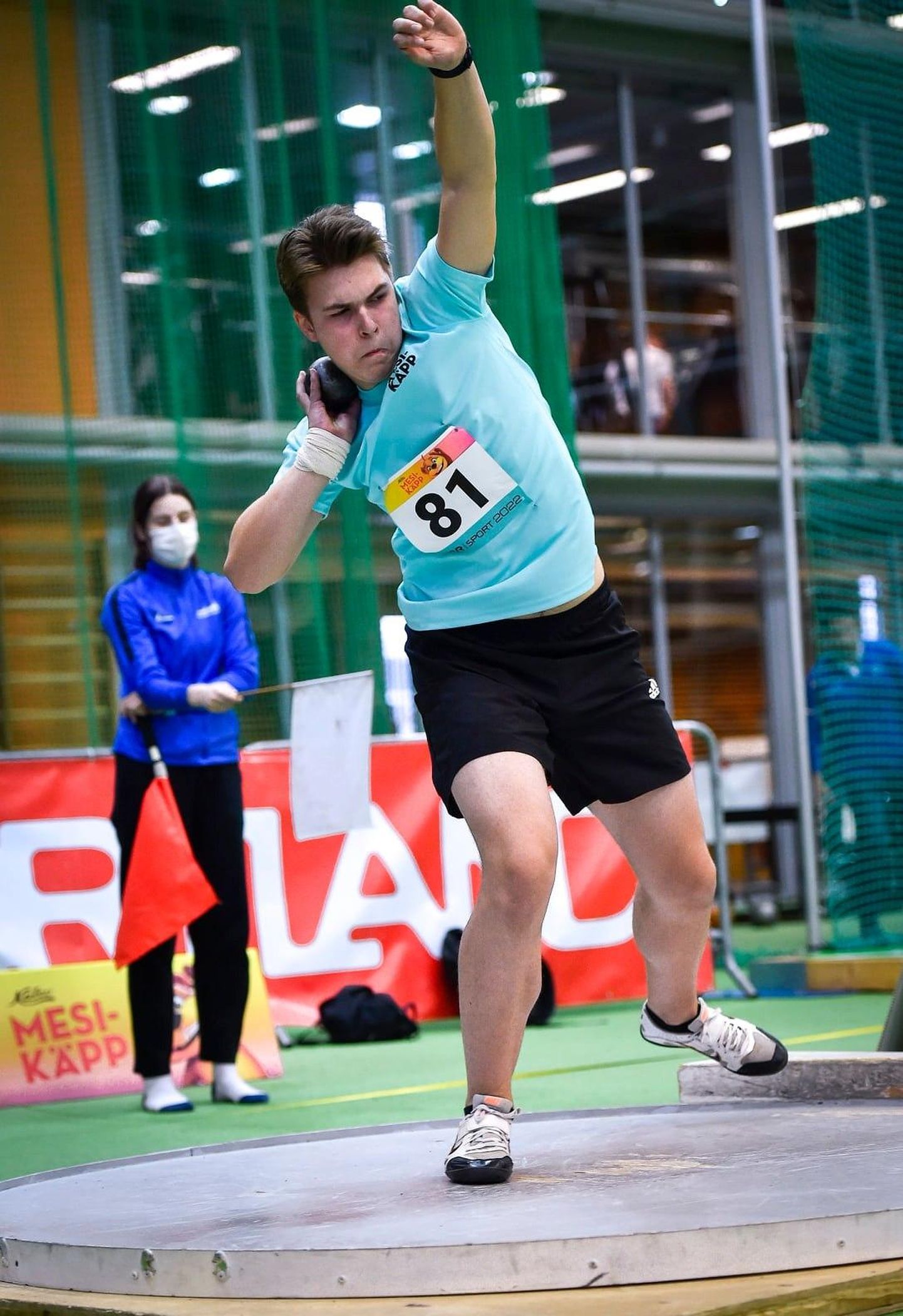 Sixten Bergman Rakvere reaalgümnaasiumist tõukas kuuli 14.41 ja võitis kolmanda koha.