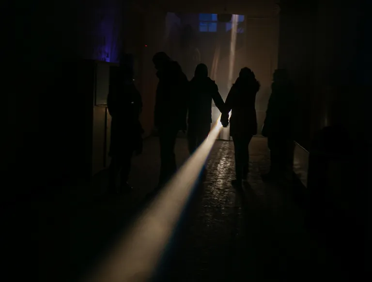 Visuaalkunsti festival "Viljandi tuled" viis huvilised kunstirännakule tavapäratutesse kohtadesse.