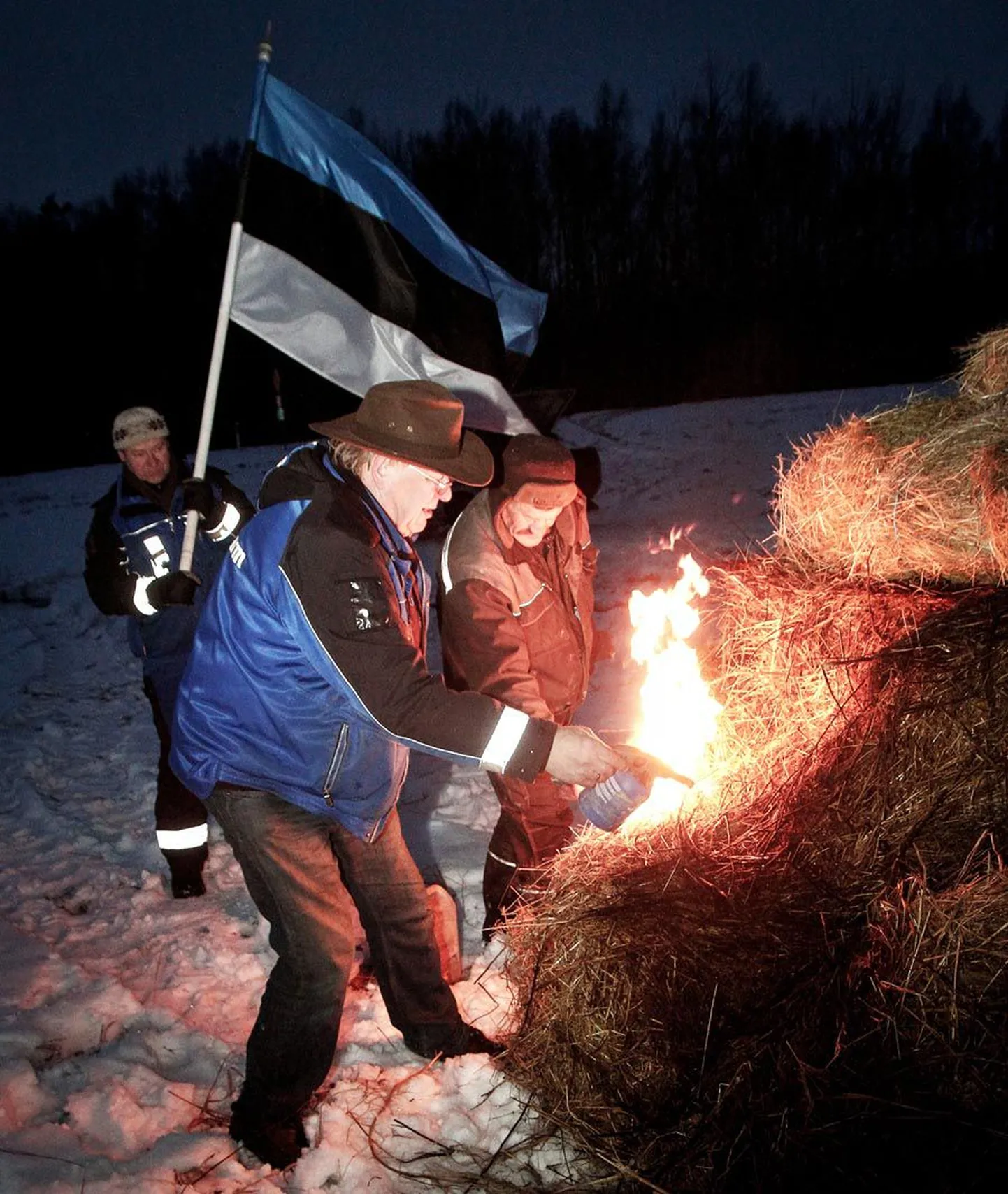 Pärnumaal Ikla piiripunktis anti tuli üle Läti põllumeestele ja süüdati ühine lõke, mille süütajateks OÜ Saidafarm juhataja Juhan Särgava ja Lapite talu sulane Viktor Erismaa.