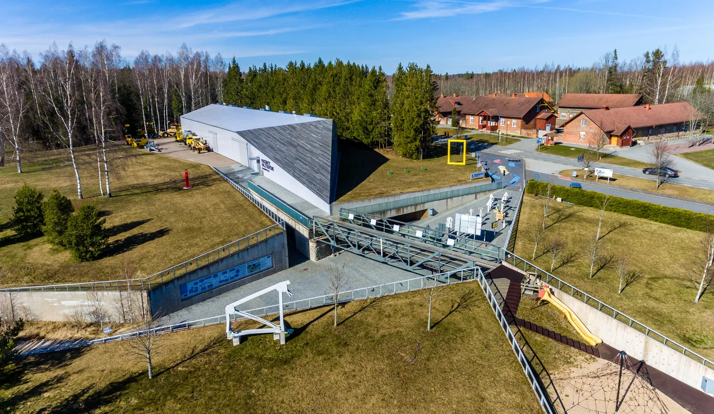 Maanteemuuseum asub Põlvamaal Varbuse külas.