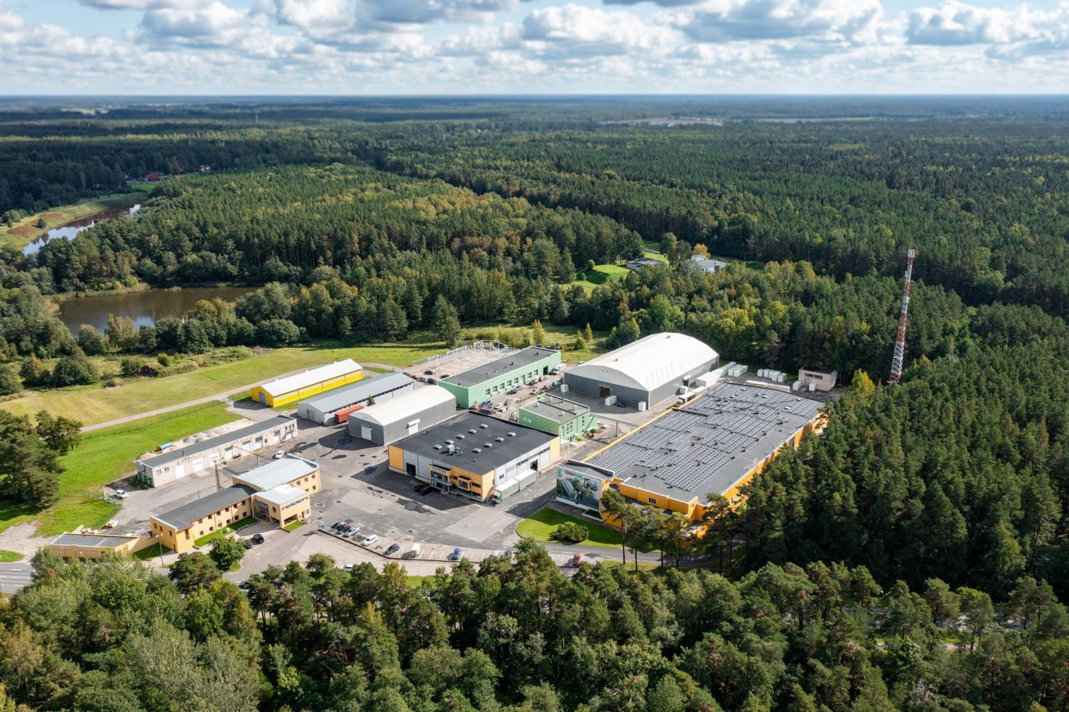 Pärnu–Tori maantee ääres Reideni tehase külgedel ja taga laiuvale metsa-alale on kavas teha 18 rada, kus võimalik korraldada võistlusigi. 