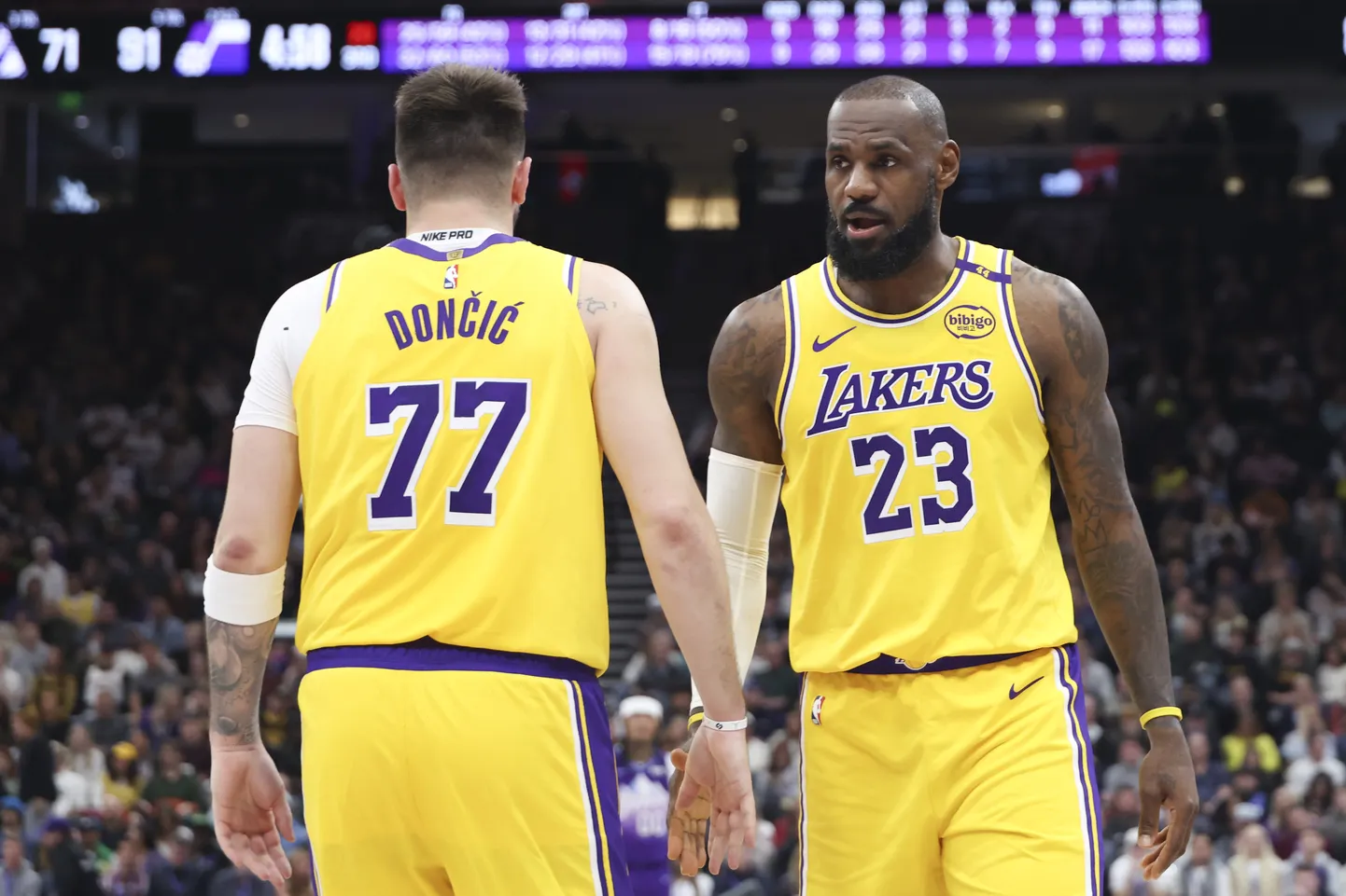 Luka Dončičs un Lebrons Džeimss.
