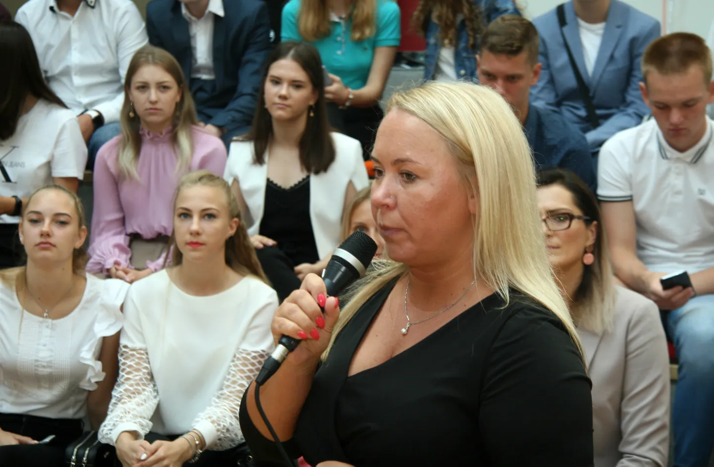 Татьяна Айт надеется найти для Йыхвиской гимназии учителя химии в рамках программы замещающих учителей.