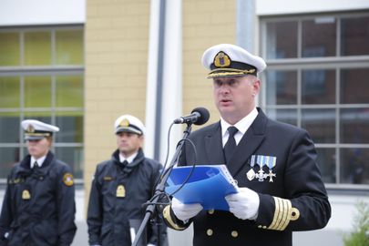 Командующий ВМФ Юри Саска.