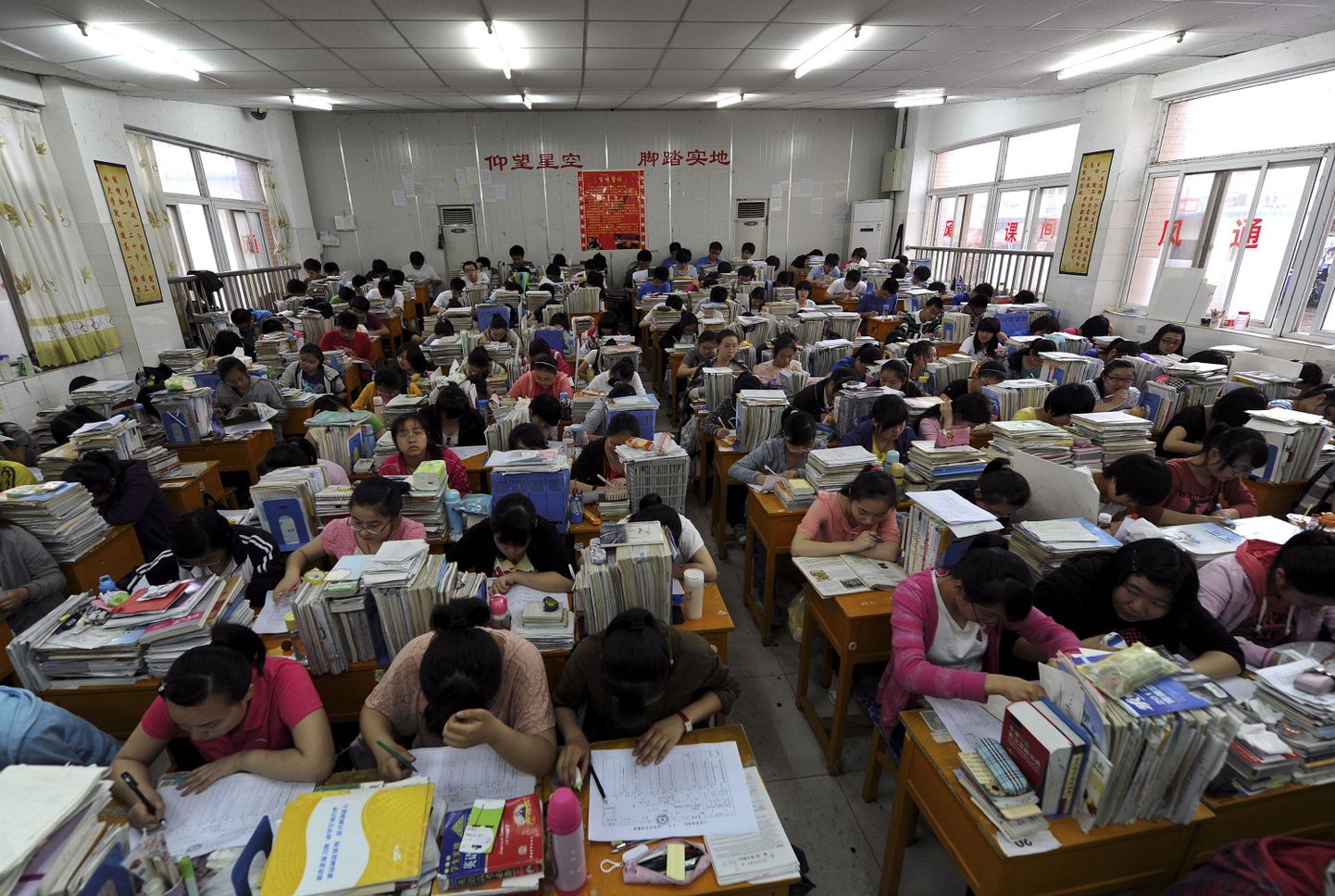 Hiina õpilased valmistumas eksamiteks