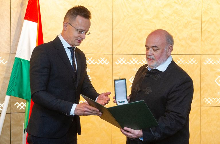 Teenetemärgid andis üle Tallinnas töövisiidils käinud Ungari väliskaubandus- ja välisminister Péter Szijjártó.