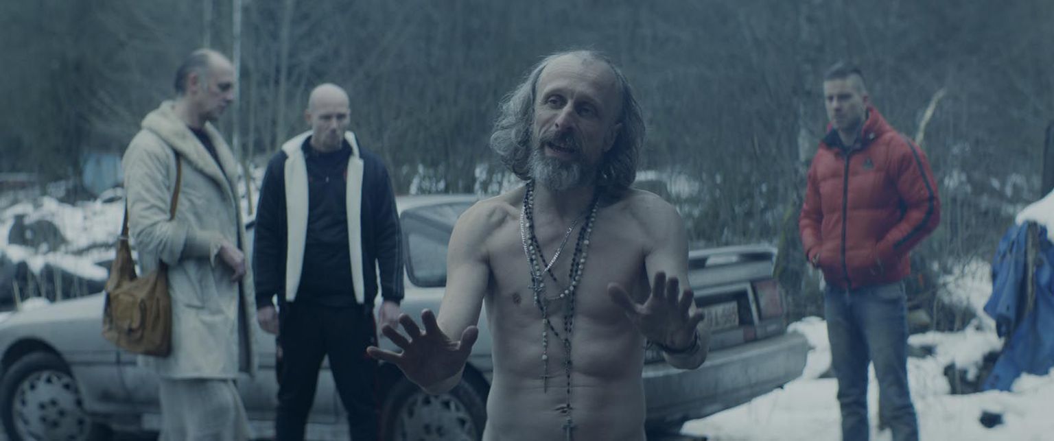 «See juhtus Ardennides». Kõik on veel elus: taustal vasakult Joyce, Dave ja Kenny, esiplaanil võrratu Stef (Jan Bijvoet)