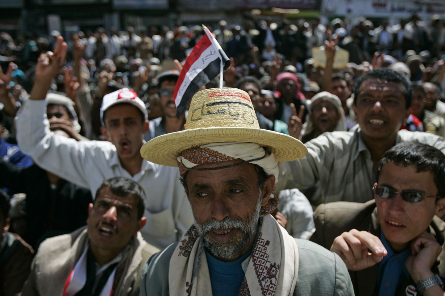 Presidendi lahkumist nõudvad meeleavaldajad Jeemenis Sanaa ülikooli juures.