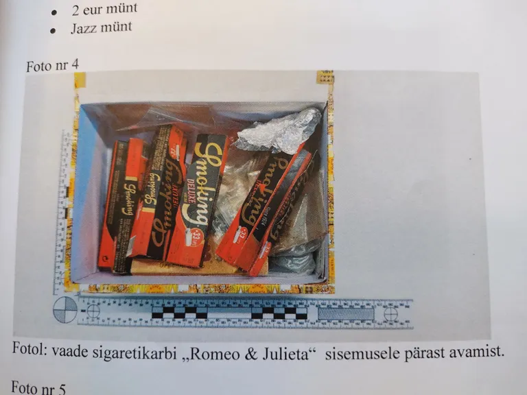 SIGARETIKARPIDEST leiti seemnetega minigrip-kotte, taimeosi ja münte.