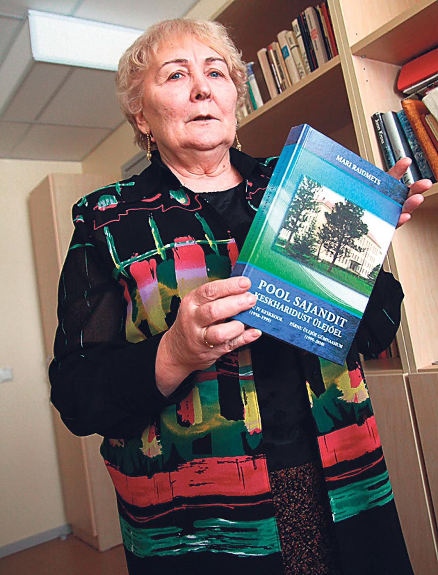 Õpetaja Mari Raidmetsa koostatud ligi 600-leheküljeline raamat annab Ülejõe kooli ajaloost põhjaliku ülevaate.