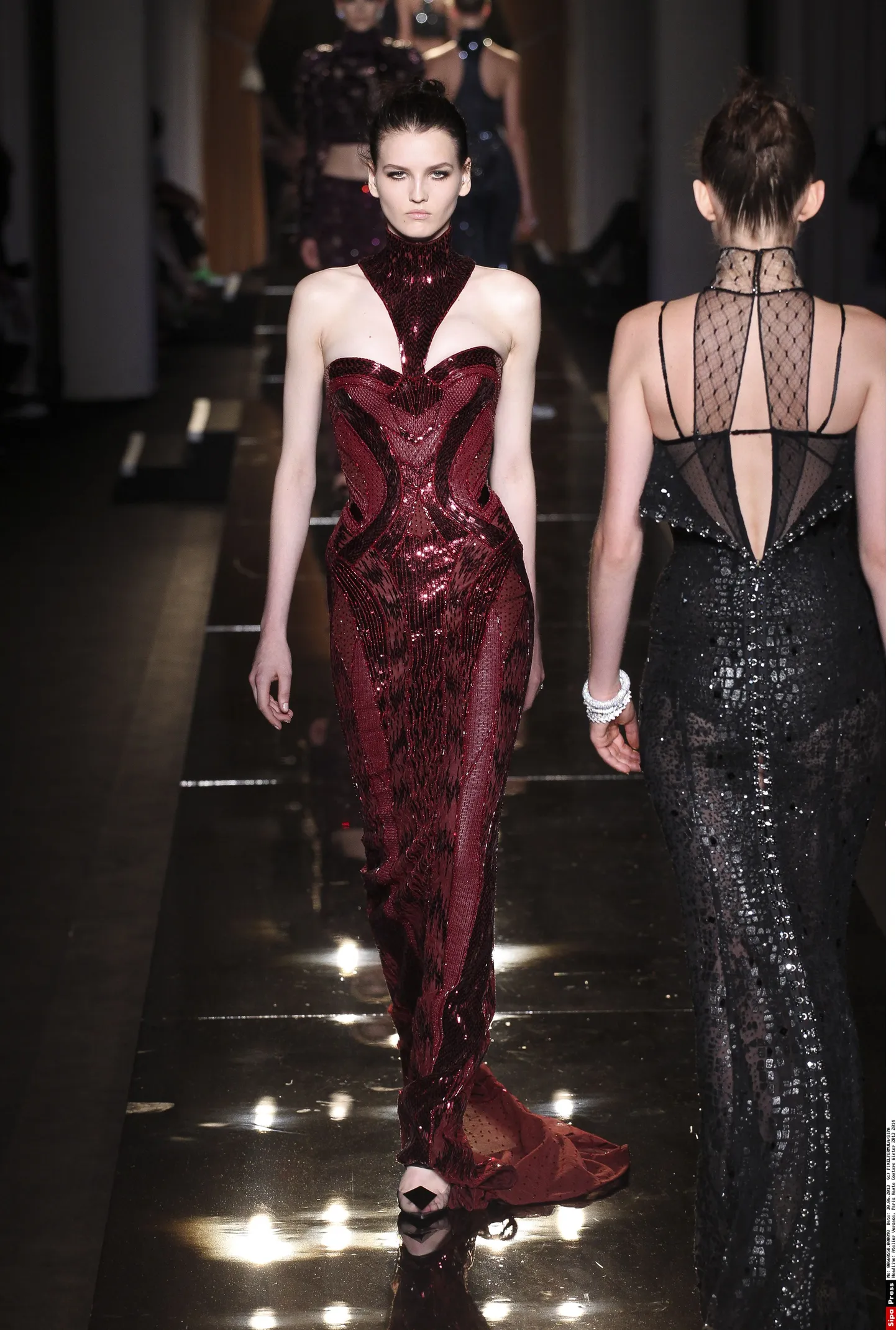 Kätlin Aas (kleit: Atelier Versace)