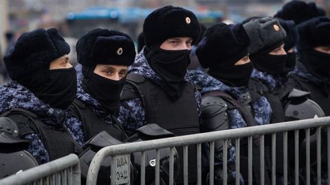 «Избивали ногами, выворачивали пальцы»: в России пошла новая волна арестов независимых журналистов