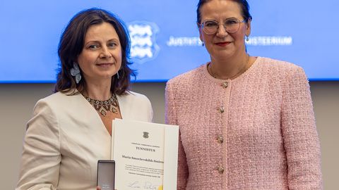 Narva muuseumi direktor Maria Smorževskihh-Smirnova pälvis Vabaduse Tammepärja aumärgi