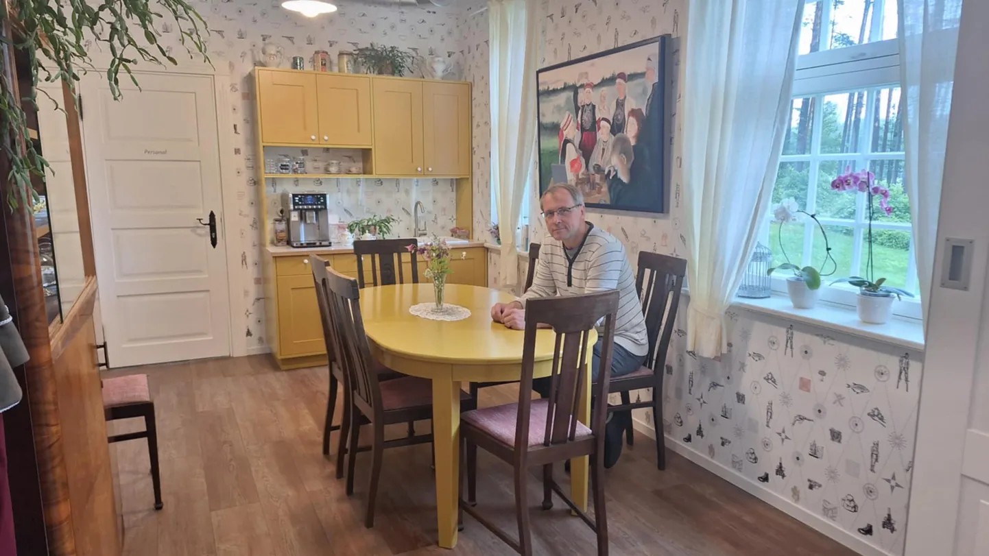 Margus Vesiveer teosega Värska Külastuskeskuses