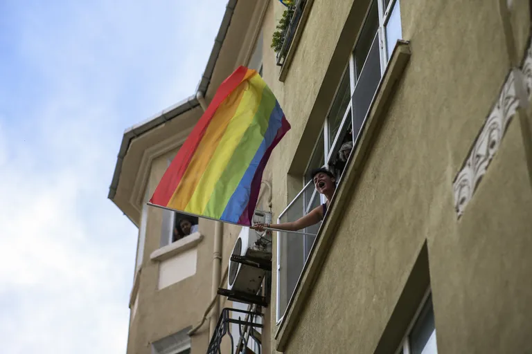 Türgi politsei pidas kinni enam kui 200 inimest.