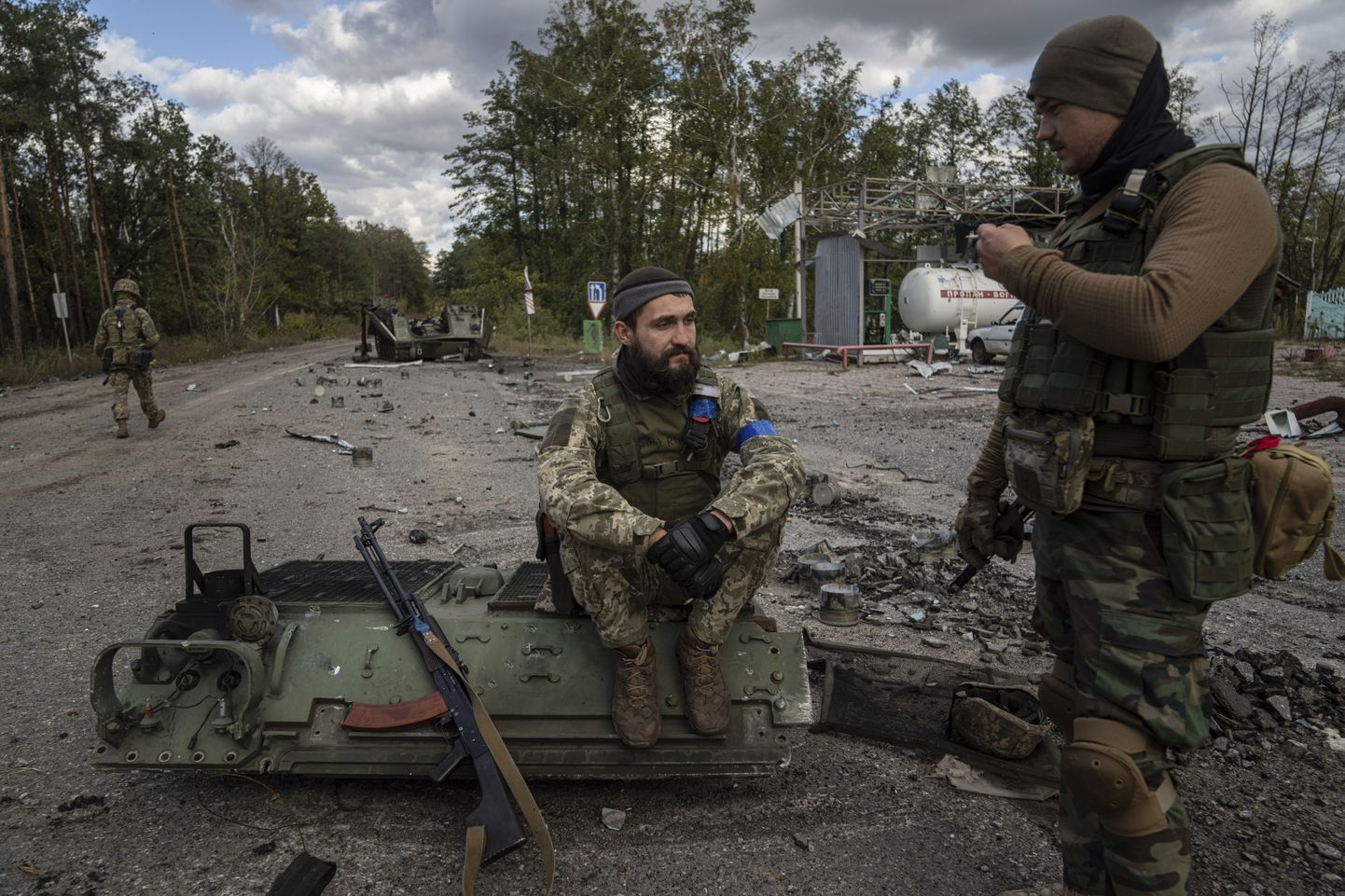 Ukraina sõjaväelased äsjavabastatud Lõmanis.