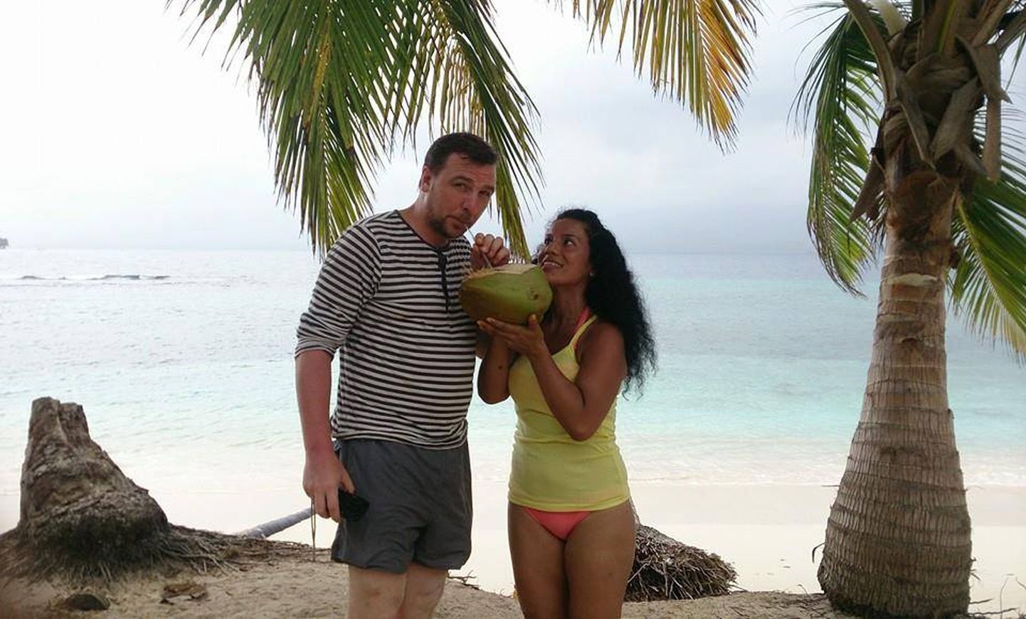 Indira koos näitlejast ja lavastajast abikaasa Allan Kressiga  oma kodumaa, Panama lähistel asuval saarel.