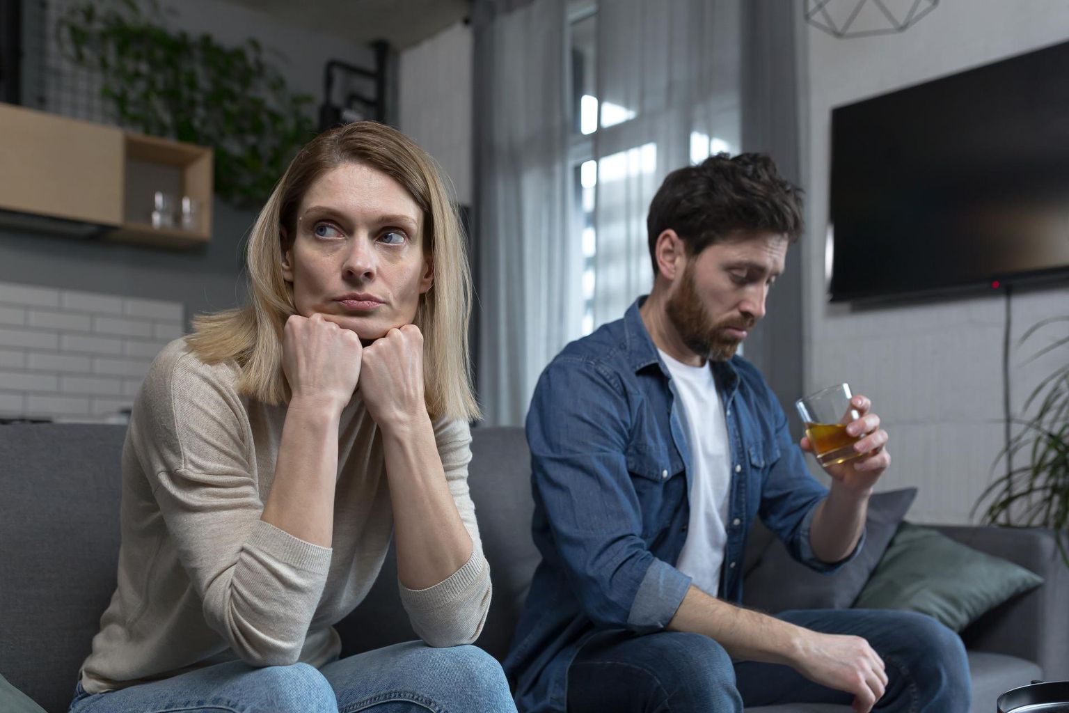 Alkoholi liigtarbimine on suur probleem ka lähedastele - sageli tunnevad nad enda süüdlasena.