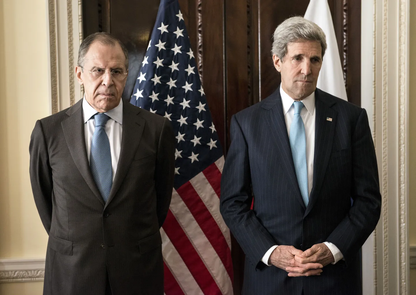 Vene välisminister Sergei Lavrov (vasakul) ja USA välisminister John Kerry märtsis Londonis.