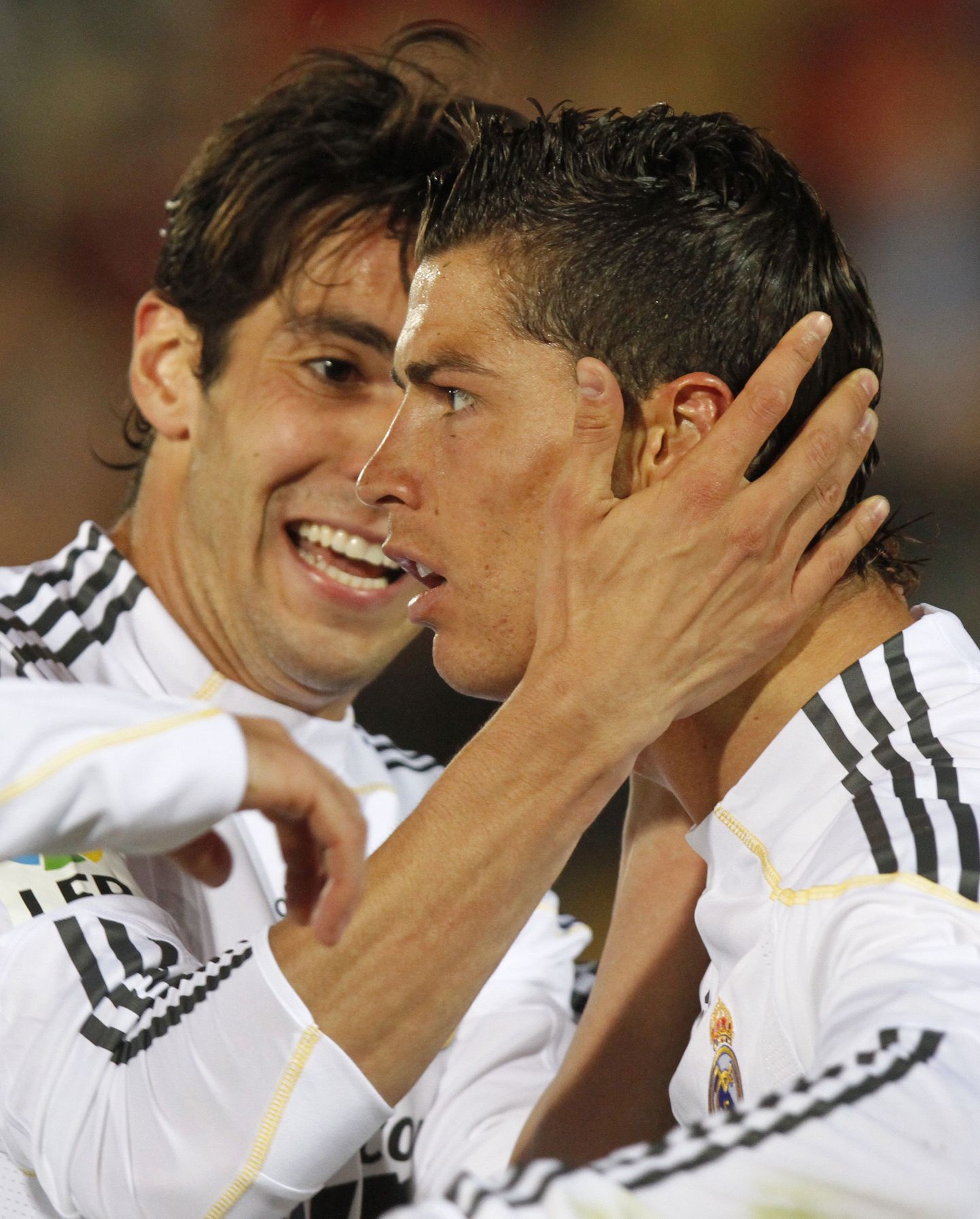 Madridi Reali Kaka (vasakul) õnnitleb tiimikaaslast Cristiano Ronaldot
