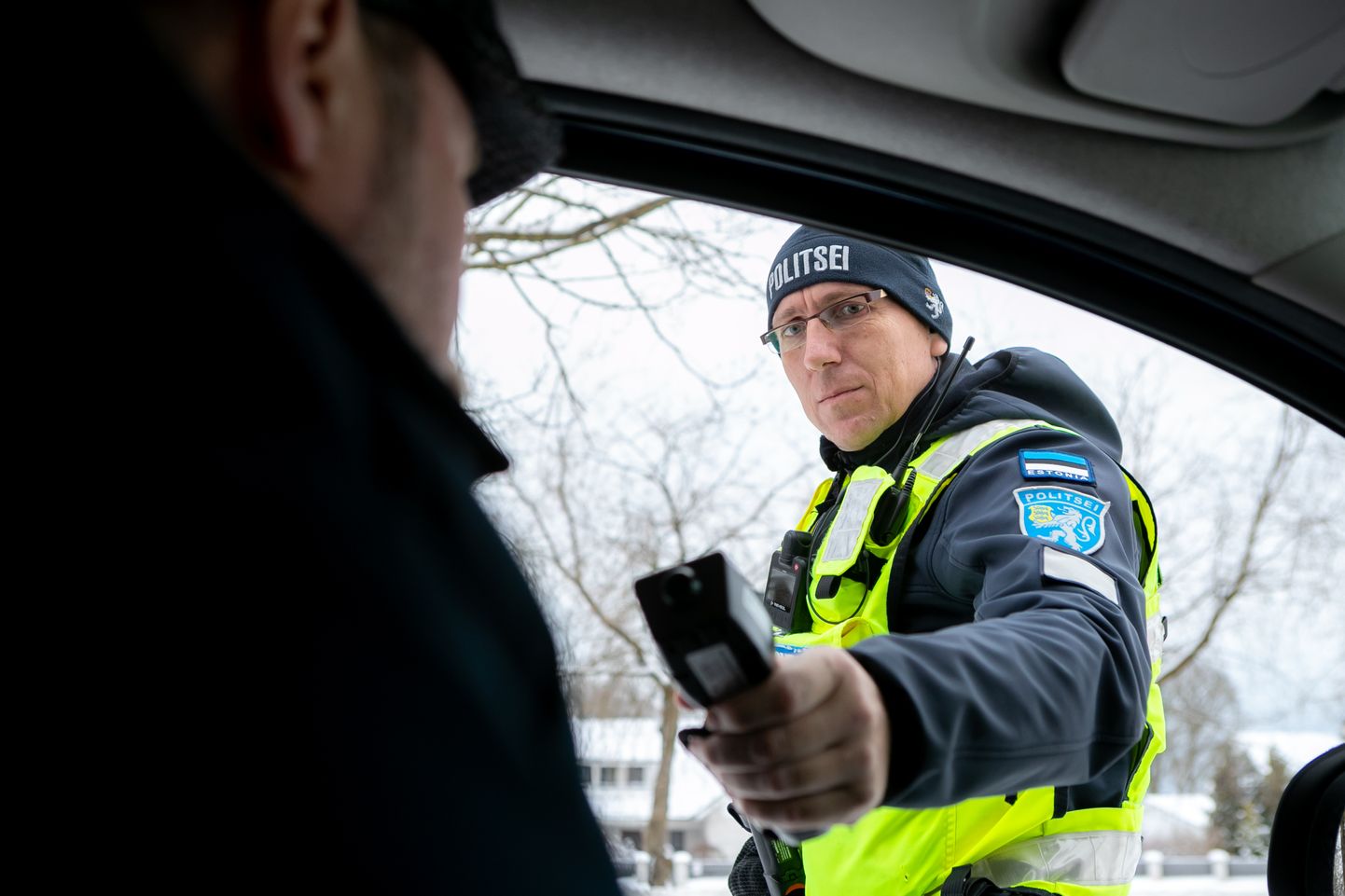 Kuressaare politseijaoskonna ametnik Ellar Ellik on üks neist, kes aitab meie liiklusest roolijoodikuid ära noppida.