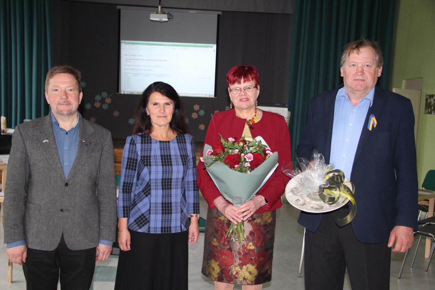Koolijuhti käisid õnnitlemas Otepää vallavanem Jaanus Barkala (vasakul), haridusnõunik Janika Laur ja vallavolikogu esimees Rein Pullerits.