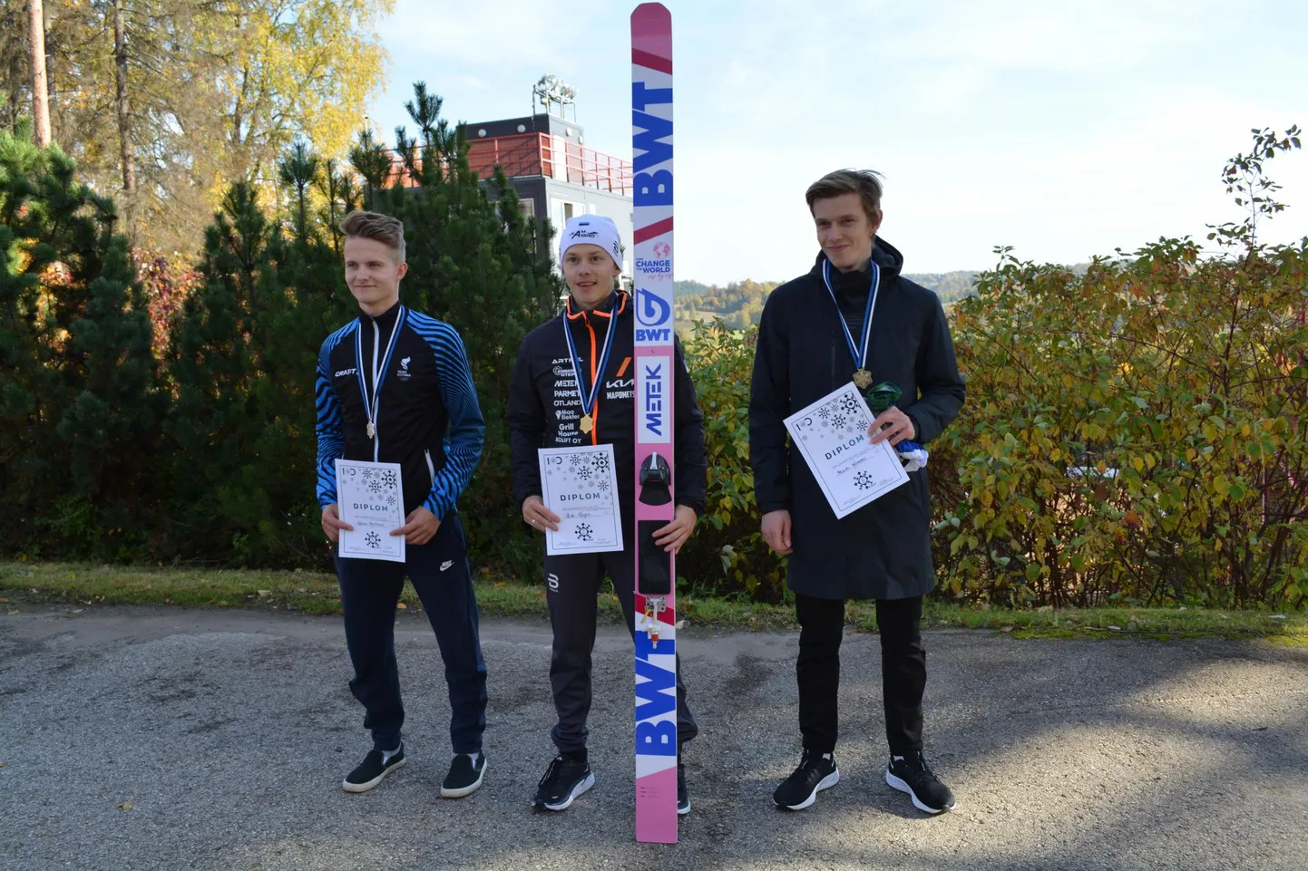 Absoluutklassi esikolmik: Artti Aigro (keskel), Kevin Maltsev (vasakul) ja Martti Nõmme