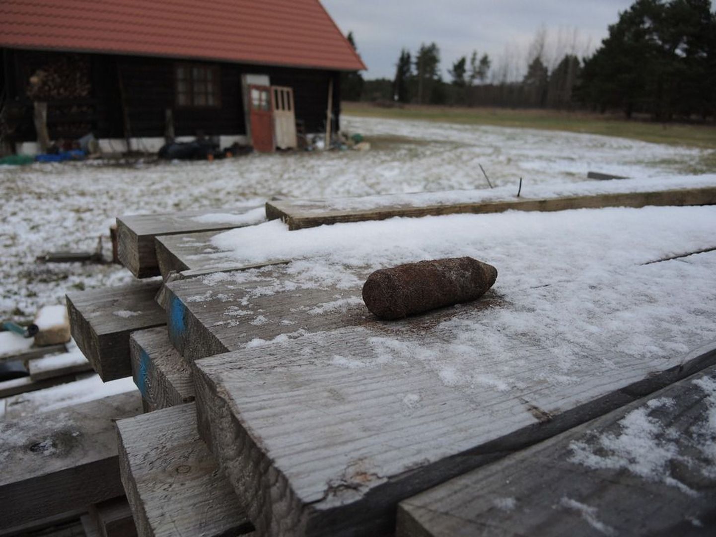 Lääne-Eesti pommigrupp hävitas lõhkekeha, mis leiti Lääne-Eestist aiatööde käigus.