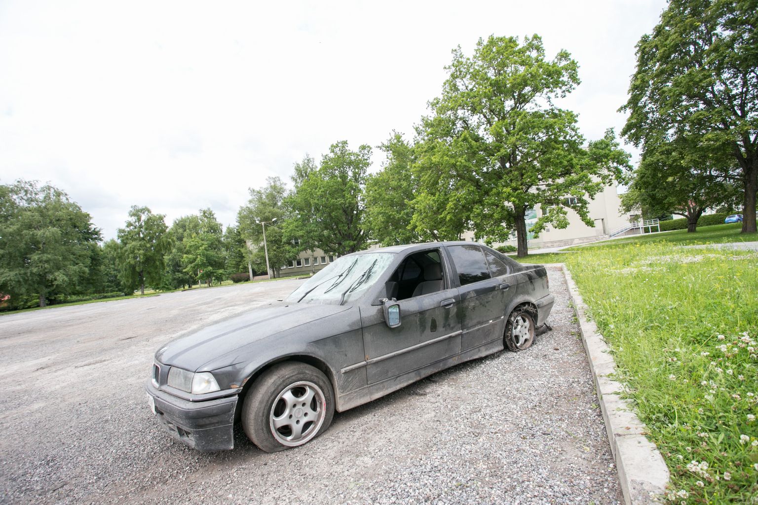 Kuivõrd sõiduki ostmine on võimalik ka interneti teel, võib hea tehingu asemel juhtuda, et auto on niivõrd kehvas seisus, et sellega ei ole võimalik isegi Eestisse sõita. Foto on illustreeriv.