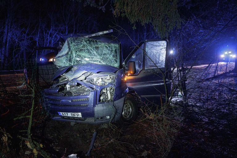Harjumaal hukkus vastu puud sõitnud autos kaks inimest