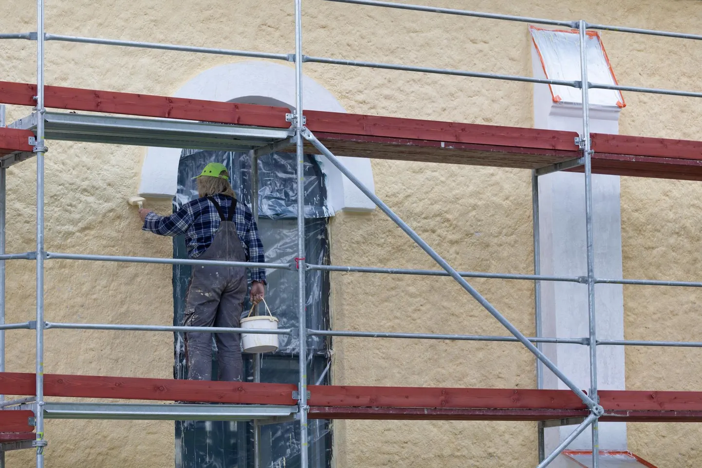 Teiste hulgas leiab Pärnumaal tööd maaler.