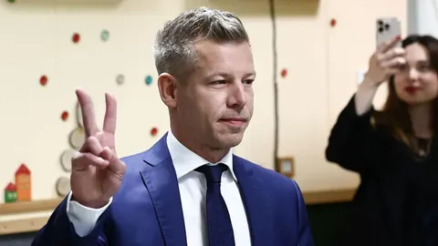 Принесенный ветром. Кто такой Петер Мадьяр, победивший Виктора Орбана