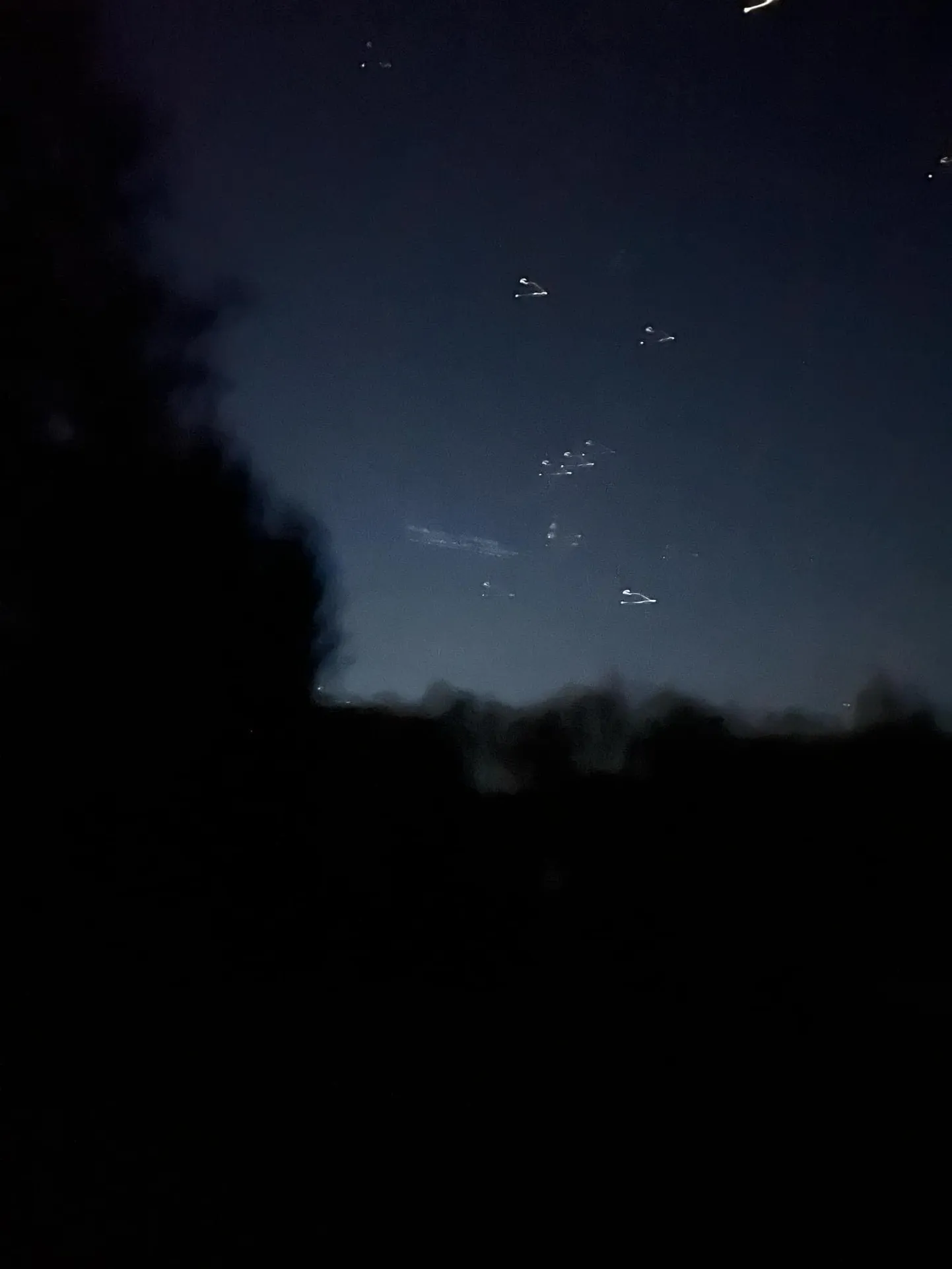 Varahommikul kella kuue paiku pildistati nähtust Tori vallas.