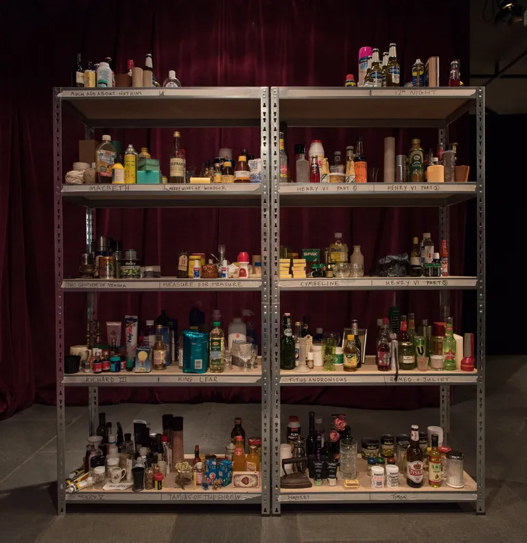Teatritrupi Forced Entertainment liikmed kannavad ühe kaupa ette 36 Shakespeare'i näidendit.