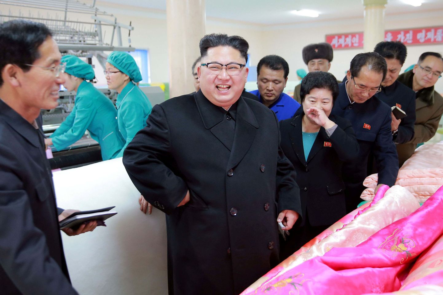 Kim Jong-un tekstiilivabrikus.