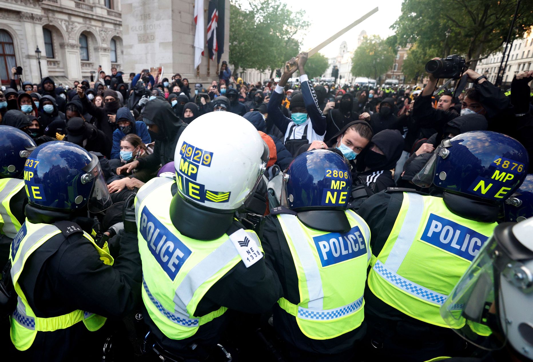Cтолкновения протестующих с полицией в Лондоне