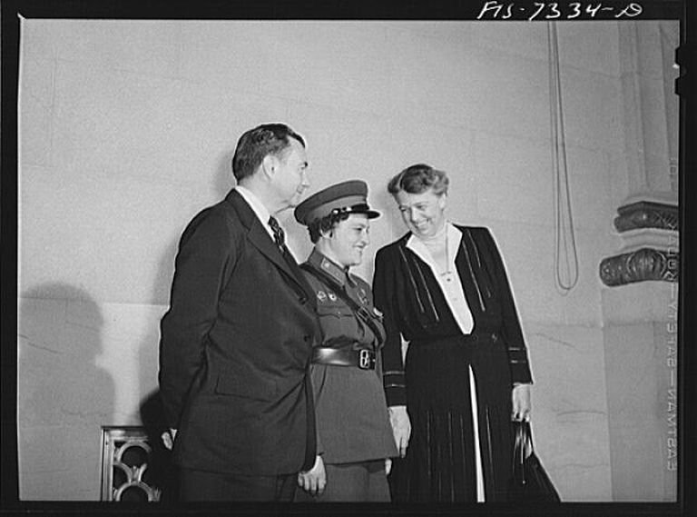 Eleanor Roosevelt, Ljudmilla ja kohtunik Robert Jackson 1942. aasta septembris