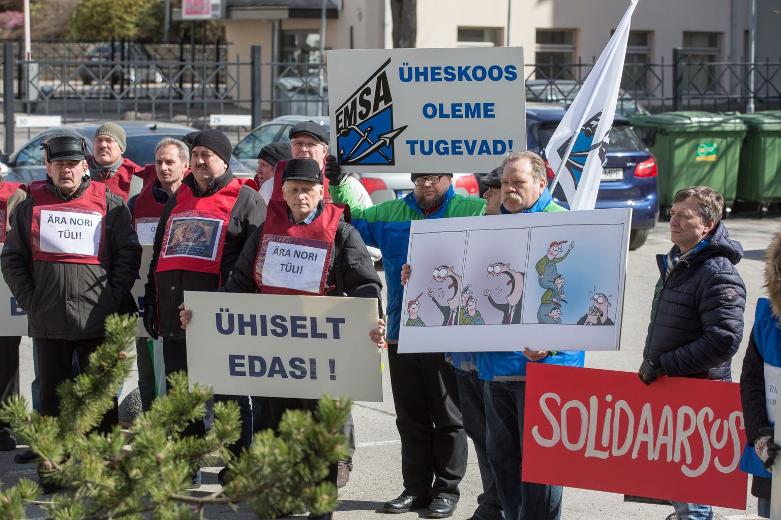 Eesti Energeetikatöötajate Ametiühingute Liit (EEAÜL) korraldas oma õiguste kaitseks 18. aprillil rahandusministeeriumi ees piketi, kus osales üle saja inimese.