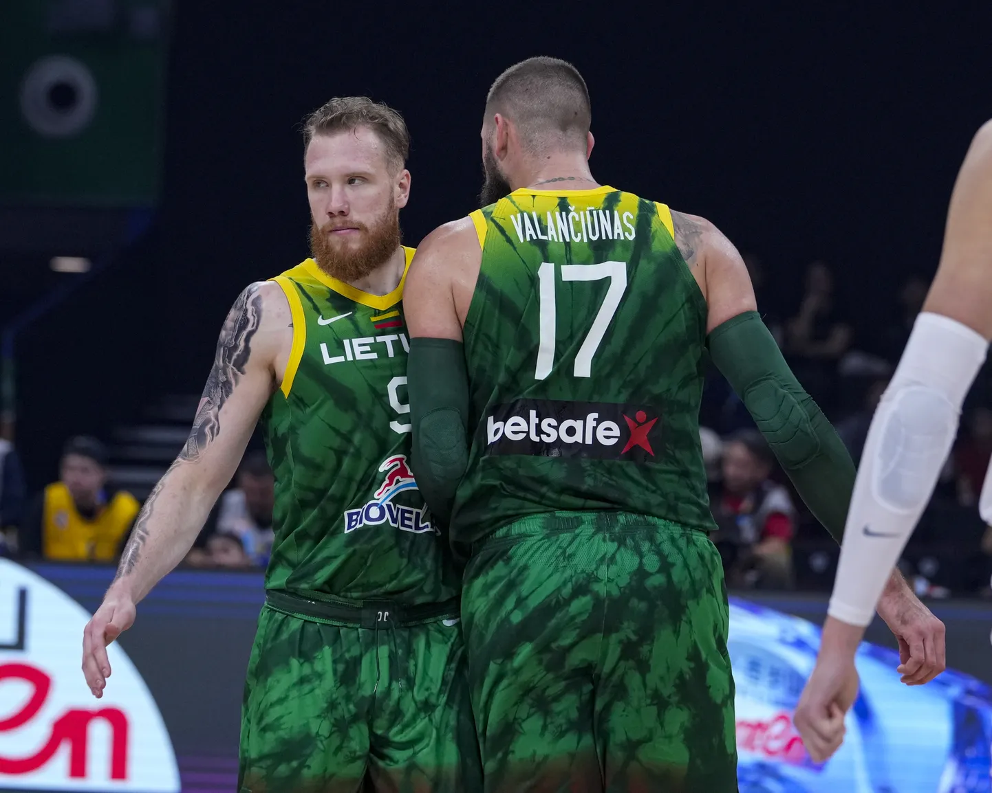 Ignas Brazdeikis (vasakul) Leedu koondise särgis.