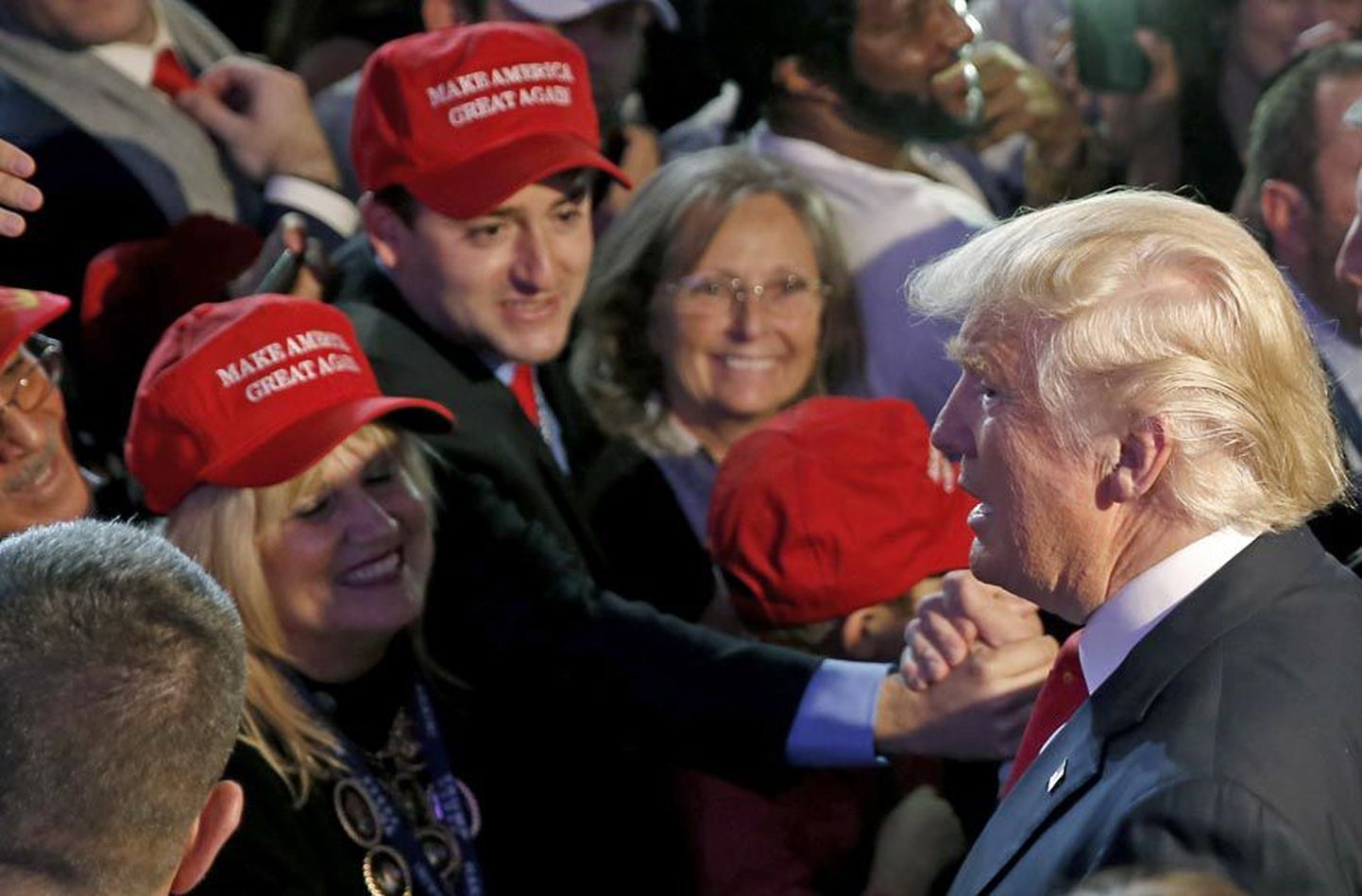 USA presidendiks valitud Donald Trump tervitas toetajaid. Võidukõnes tõotas ta olla kõikide ameeriklaste president.