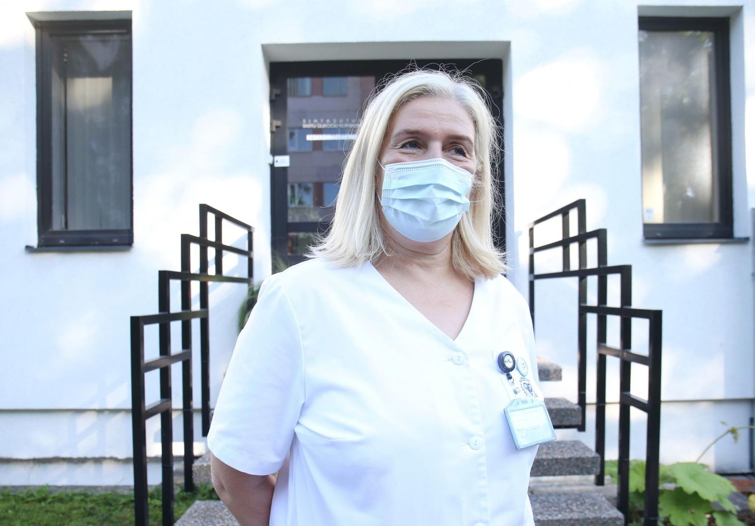 Медсестра службы инфекционного контроля Клиникума Тартуского Университета Тийна Тедер призывает жителей Эстонии не пренебрегать вакцинацией от коронавируса.