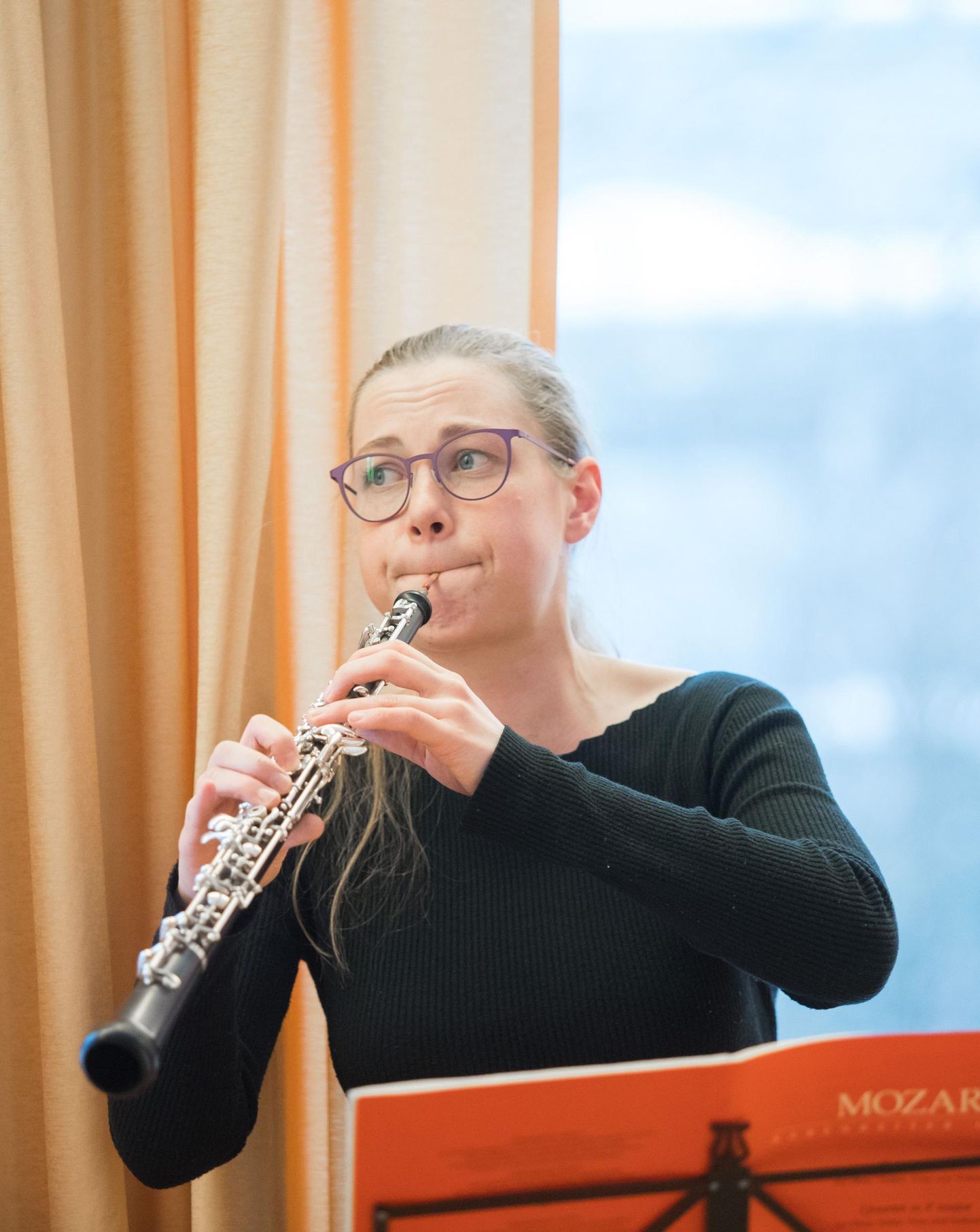 Rakvere muusikakoolis musitseerib oboemängija Ingely Laiv.