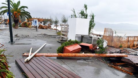 В Греции во время сильной бури с градом погибли шесть человек, в том числе туристы