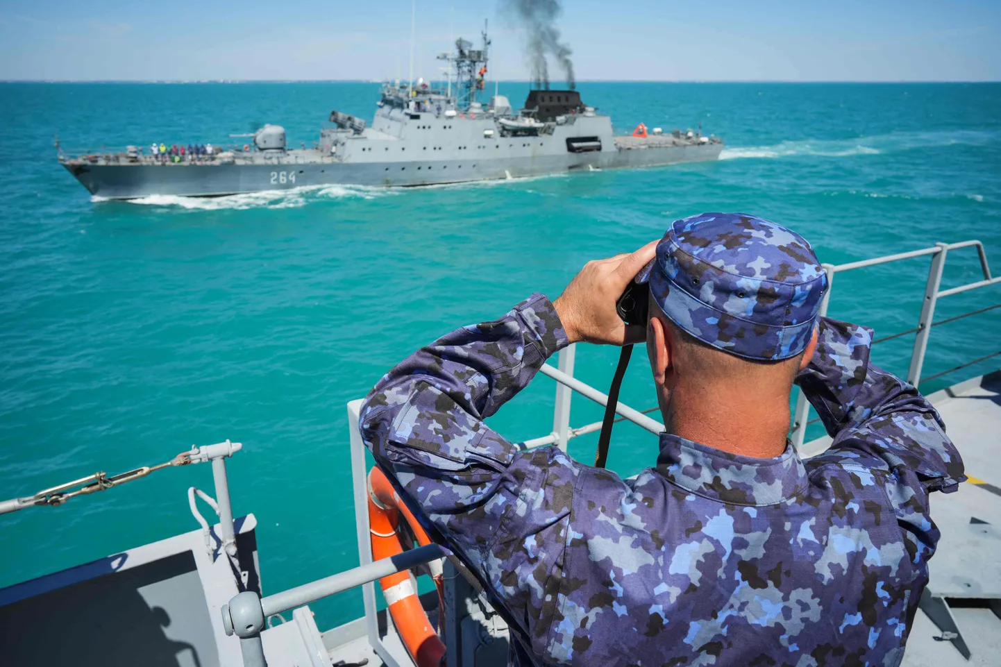 NATO mereväeõppus Shield Protector Mustal merel Constanta lähistel Rumeenia vetes tänavu 22. juunil. Õppusest võttis osa umbes 800 mereväelast, manöövreid juhatas Rumeenia merevägi. (Photo by MIHAI BARBU / AFP)