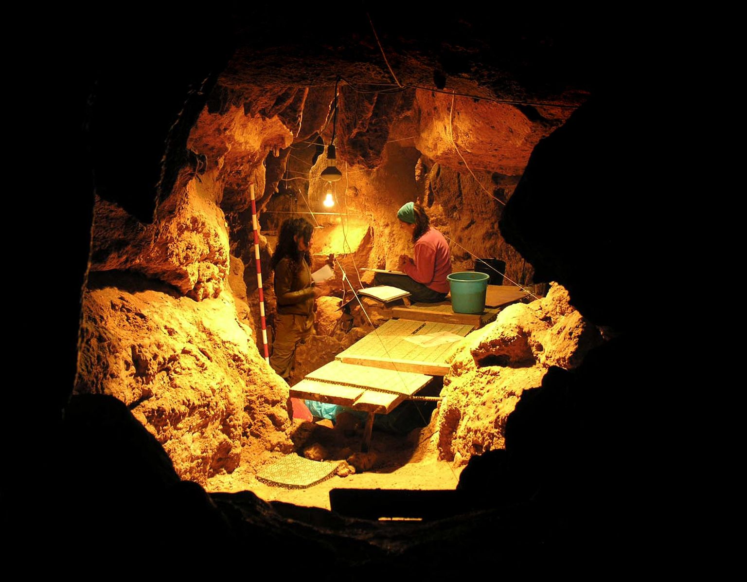 Hispaanias El Sidronis asuvatest koobastest leiti kannibalismi ohvriks lanegud neandertallaste pere jäänused