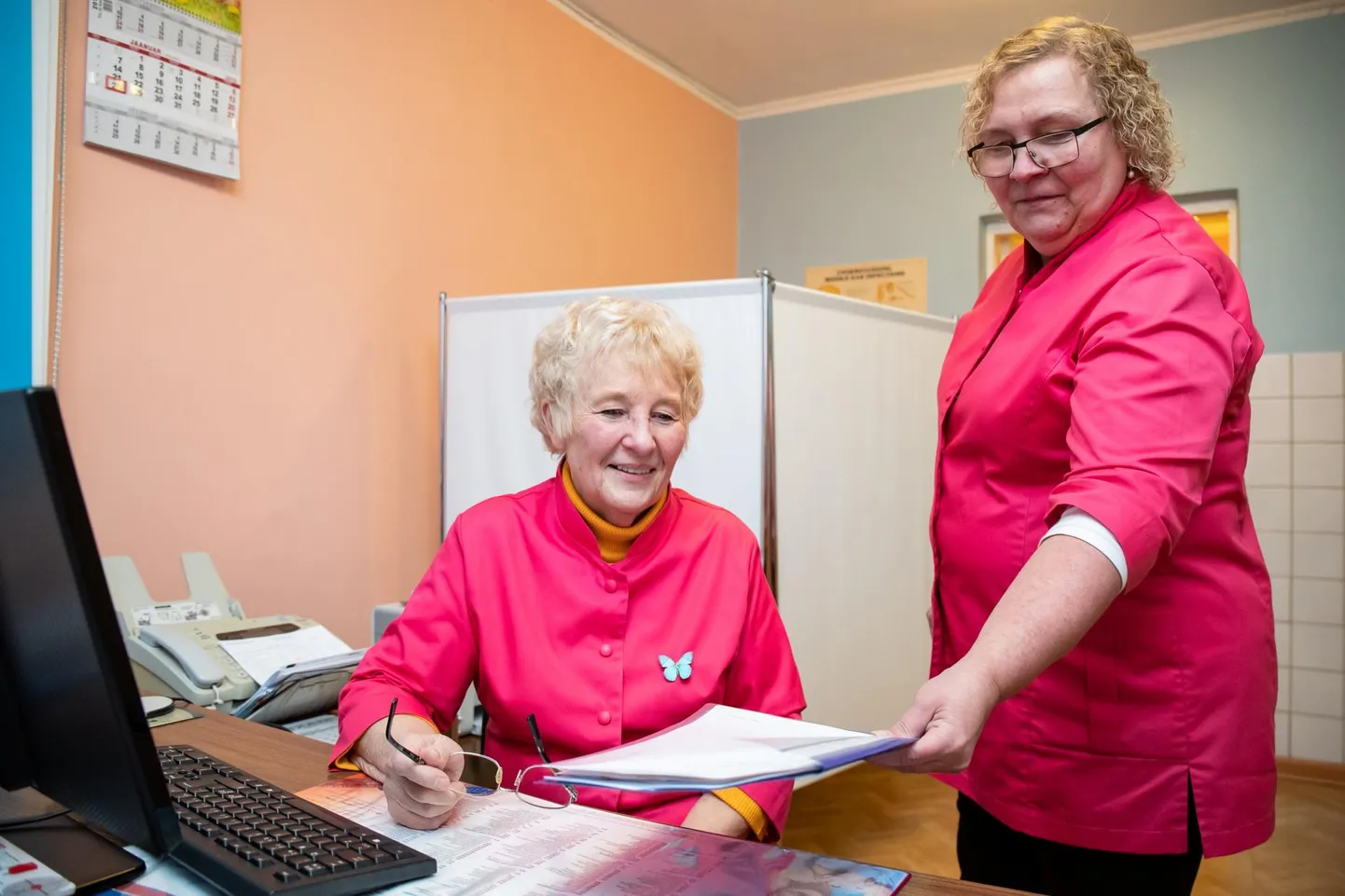 Pikaaegne perearst Koidu Saamot (vasakul) suundus pensionile.