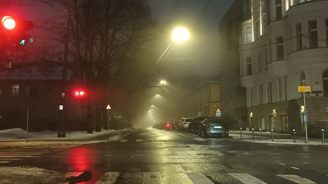 Туман в городе спрятал от глаз почти все: смотрите на фото, что осталось