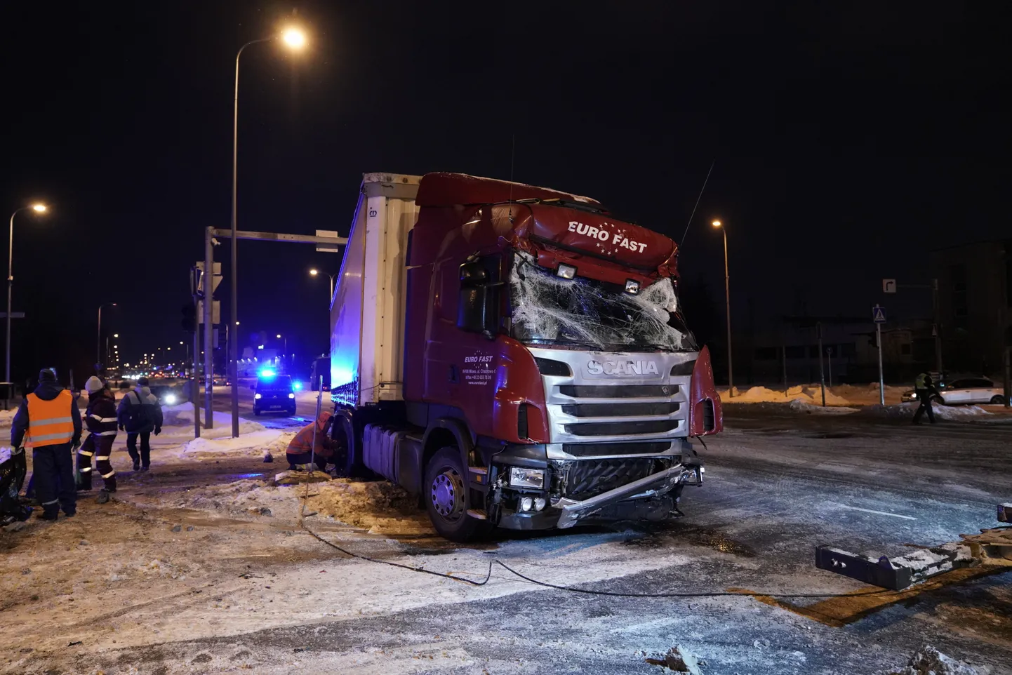 Столкновение грузовика и автобуса в Ласнамяэ.