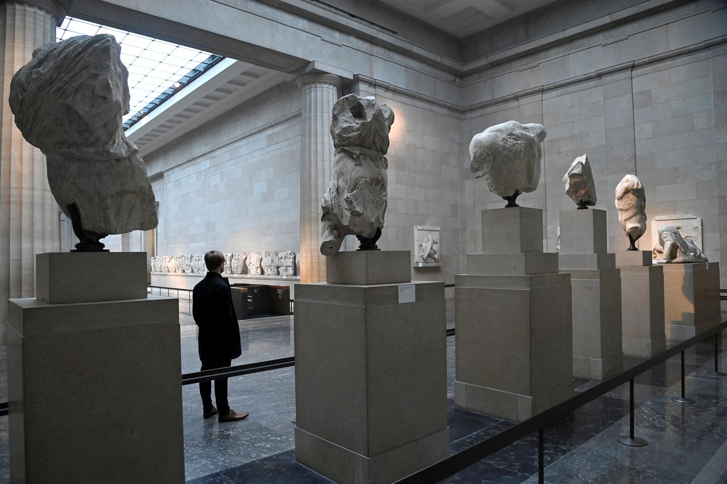 Parthenonist Briti muuseumi jõudnud marmorkujud ekspositsioonialal. London, 25. jaanuaril  2023. REUTERS/Toby Melville/File Photo